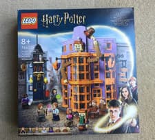 Image of LEGO Harry Potter: Diagon Alley: Weasleys' Wizard Wheezes (76422)
