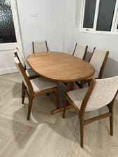 Image of Extending 6-8 seater dining table