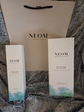 Image of NEOM LONDON 'BEDTIME HERO' 2 PIECE GIFT SET + GIFT BAG. NEW