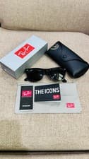 Image of Ray-Ban Wayfarer Sunglasses Black Frame, Grey Lenses