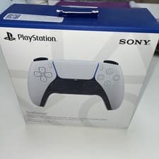 Image of White DualSense V2 Wireless Controller PS5 BRAND NEW & SEALED Same Day Dispatch