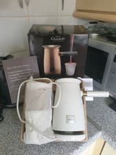Image of Hotel Chocolat velvetiser brilliant white fantastic condition original box cups