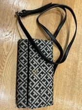 Image of BNWT Tommy Hilfiger Black Tan Crossbody Purse Bag