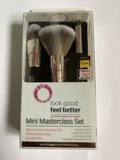 Image of Look Good Feel Better Mini Masterclass Set: powder, eyeshadow, foundation brush
