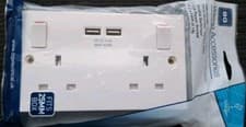 Image of BG 922U3 White 13 Amp 2 Gang Switched Plug Socket with 2 USB Sockets 3.1A