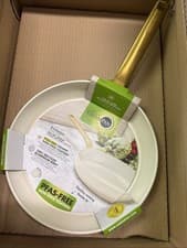 Image of The GreenPan Evolution frying pan in 28 cm cream white