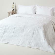 Image of Luxury Bedding Cotton Rich Floral Pattern Matelassé Bedspreads Cream and White
