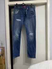 Image of GUESS Men's Blue Wash Slim Fit Straight Leg Distressed Jean Trouser