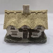 Image of VTG David Winter Cottages “The Dower House” 1982 John Hine  3" x 2 " x 2 1/2"