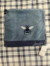 Image of Joules Blue Botanical Bee 100% Cotton Bath Towel 70cm x 130cm. New