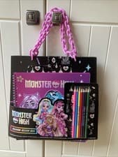 Image of MONSTER HIGH FASHION DESIGN BAG WITH FASHION ART PAD 7 COLOURING PENCILS & BAG