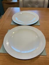 Image of WHITE BY DENBY 2 X DINNER PLATES PORCELAIN TABLEWARE NEW 29CM DIAMETER LOT B