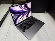 Image of Apple MacBook Air 13.6” Retina 2022 - 256GB SSD 8GB Ram 8C CPU 8C GPU M2 - Grey
