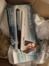 Image of Remington Shine Therapy Ceramic Hair Straightener S8500
