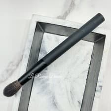 Image of Giorgio Armani 22 Large Eye Contour Blending Brush - Natural Hair New