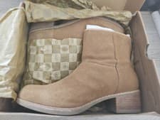 Image of UGG W Darling Leather Ankle Boots In Chestnut Brand New Boxed