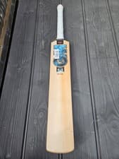 Image of GM Diamond ORIGINAL L540 Cricket Bat – Grade 1 English Willow – 15–20 Grains BN