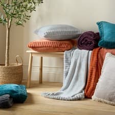 Image of Catherine Lansfield Velvet And Faux Fur Throw 150 x 200cm Or Cushion 55 x 55cm