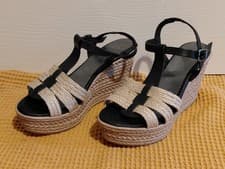 Image of Ladies Size 5 Pretty Wedge Platform Leather/Woven Sandals By Koala Bay NEW