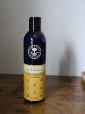 Image of Bee Lovely bath&shower Gel from Neal's Yard