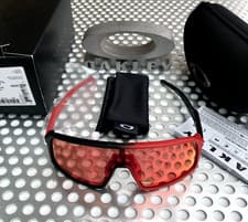 Image of OAKLEY SUTRO | MATTE BLACK-RED | PRIZM TRAIL TORCH | OO9406