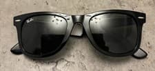 Image of Ray-Ban Wayfarer Classic Sunglasses - Gloss Black Frame, Green Lens Authentic 