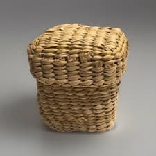 Image of Vntg Miniature Hand Woven Sweet Grass Basket with Lid 2”