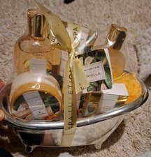Image of Spa Luxetique Vanilla Bath and Body Women's Gift Set -