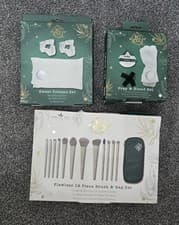 Image of So Eco bundle 12 Piece Brush Set, pillow, scrunchie puff powder