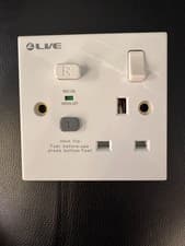 Image of RCD SINGLE 1GANG SOCKET 13AMP 30MA TRIP TYPE A RATED LATCHING