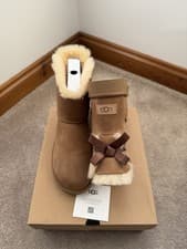 Image of GENUINE UGG BOOTS W MINI BAILEY BOW II (CHESTNUT) SIZE 7 EU40 - B/NEW COST £185