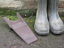 Image of Vintage Style Heavy Cast Iron Boot Jack. Garden, Allotment, Hiker Tool. NEW.