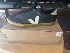 Image of Veja Volley O. T. Leather Black Pierre EU 40 W9 M7