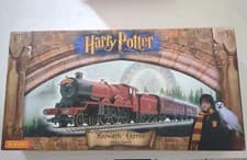 Image of Harry Potter And The Philosophers Stone Hogwarts Express Electric Train Set