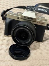 Image of Fujifilm X-T200 Mirrorless Camera + XC 15–45mm Lens – Champagne Gold – Excellent