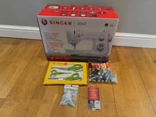 Image of Singer Sewing Machine Fashion Mate 3342 and accessories