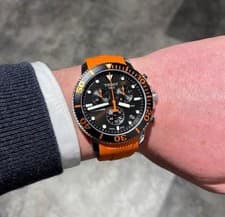 Image of NEW TISSOT MENS WATCH ORANGE RUBBER STRAP WITH BLACK DIAL SEASTAR 1000 GENUINE