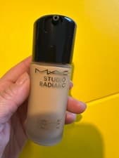 Image of mac studio radiance serum powered foundation 30ml NC16