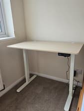 Image of VonHaus Electric Sit Stand Desk 100x60cm Wood Effect with White Frame 3 Presets