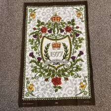Image of VINTAGE TEA TOWEL THE QUEEN’S SILVER JUBILEE 1977 50cm X 75cm FLORAL ROYAL CROWN