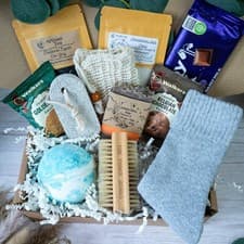 Image of HAMPER FOR HIM Mens Pamper Gift Box CHRISTMAS Care Package For Men Hug in a Box