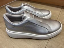 Image of Fitflop UK 5 Women's White 'Ready To Go' Leather Laceless Trainers Silver