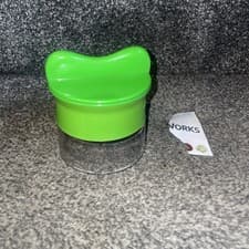 Image of OXO Good Grips Handheld Spiralizer Green