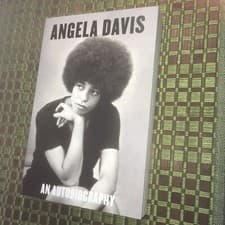 Image of Angela Davis : An Autobiography by Angela Y. Davis (2023, Trade Paperback)