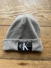Image of Calvin Klein Jeans Mono Logo Patch Beanie Hat - Grey - One Size - RRP £50 Wool
