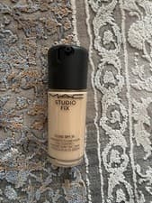 Image of Mac Studio Fix Fluid SPF15 24hr Matte Foundation Shade Nc15