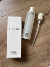 Image of Mac Hyper Real Fresh Canvas Cleansing Oil 200ml