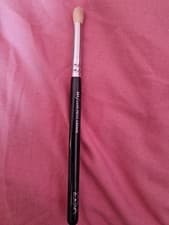Image of ZOEVA Luxe Petit Crease231 Detail Crease Definerround eyeshadow brush with tip