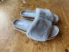 Image of BRAND NEW ACCESSORIZE SLIPPERS GREY FUR SANDALS UK 5 HOUSE SHOES FLATS COMFORT