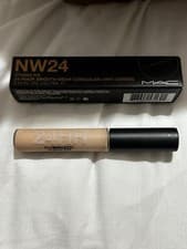 Image of MAC NW24 Studio Fix 24 Hour Smooth Wear Concealer